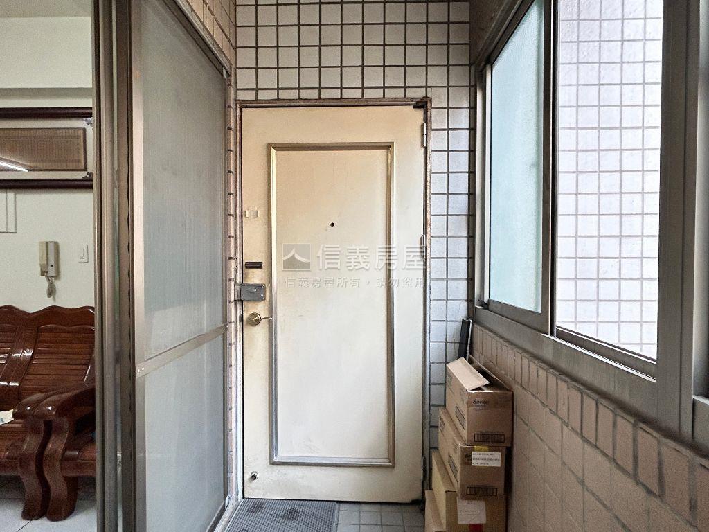 東區☆稀有低總價四房車位房屋室內格局與周邊環境