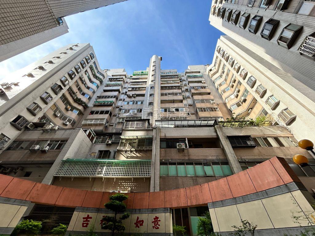 東區☆稀有低總價四房車位房屋室內格局與周邊環境