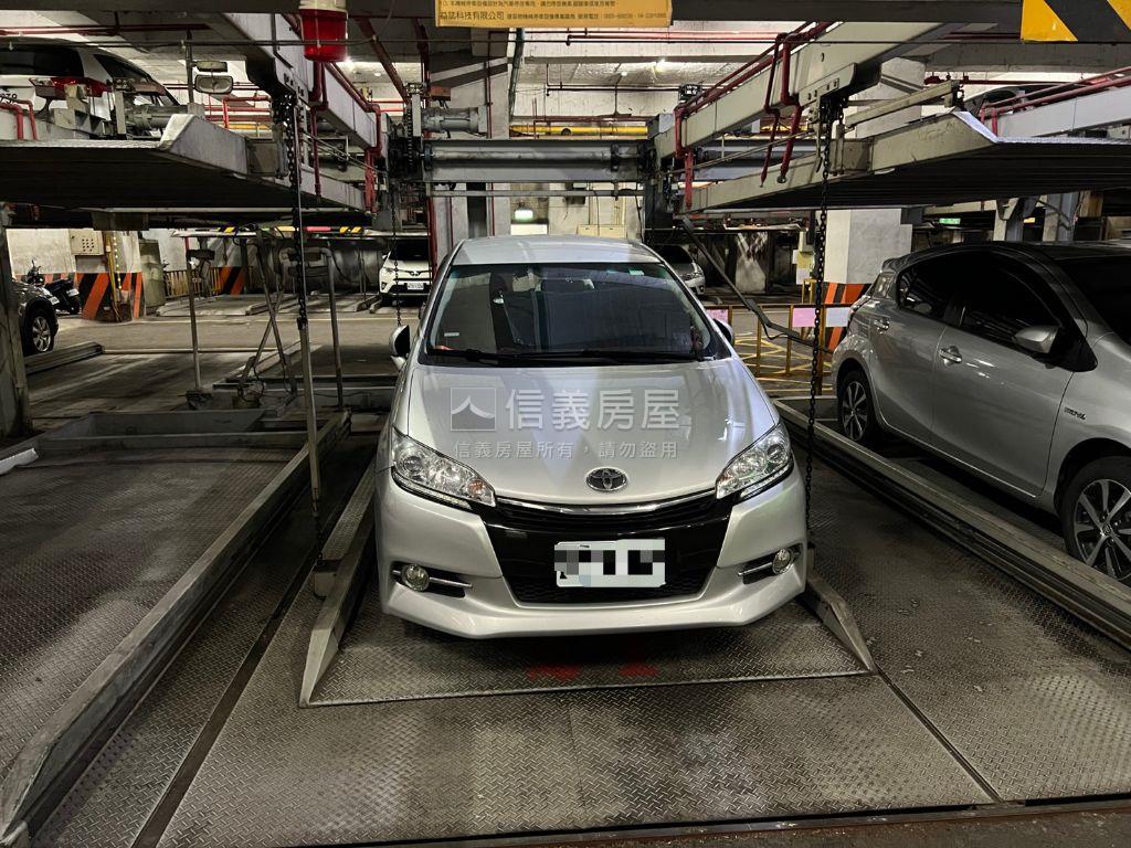 東區☆稀有低總價四房車位房屋室內格局與周邊環境