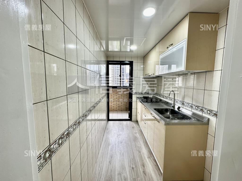 世界花園高樓層全新裝潢房屋室內格局與周邊環境