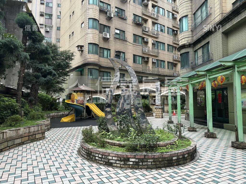 世界花園高樓層全新裝潢房屋室內格局與周邊環境