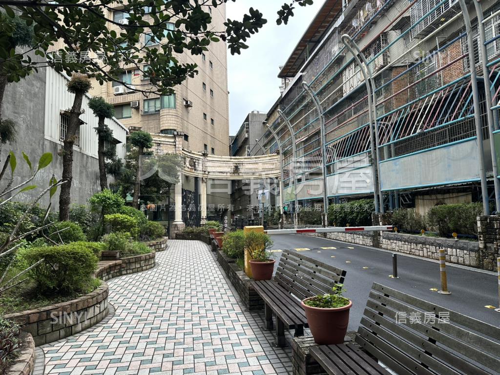 世界花園高樓層全新裝潢房屋室內格局與周邊環境