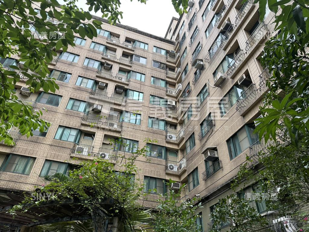 世界花園高樓層全新裝潢房屋室內格局與周邊環境