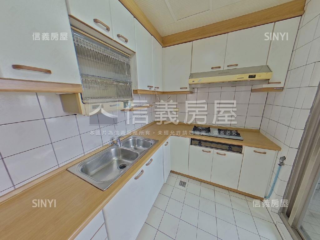 鄰近裕隆城電梯大４房房屋室內格局與周邊環境