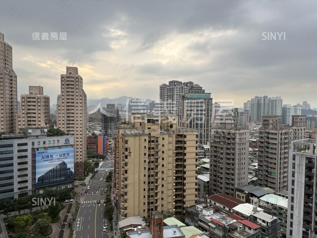 鄰近裕隆城電梯大４房房屋室內格局與周邊環境