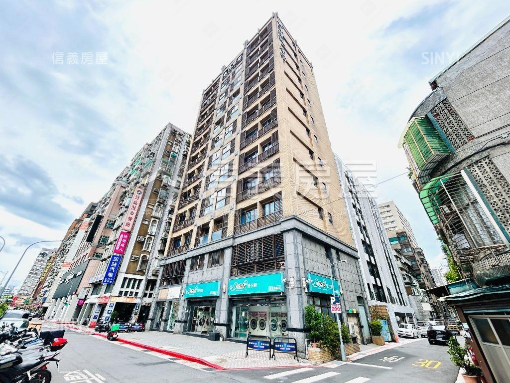捷運摩宿時尚空間後棟邊間房屋室內格局與周邊環境