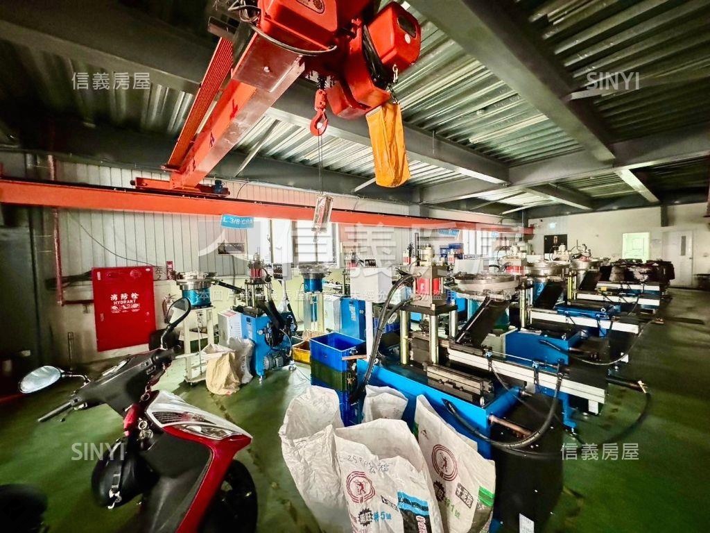 屋齡約４年內優質大里廠辦房屋室內格局與周邊環境