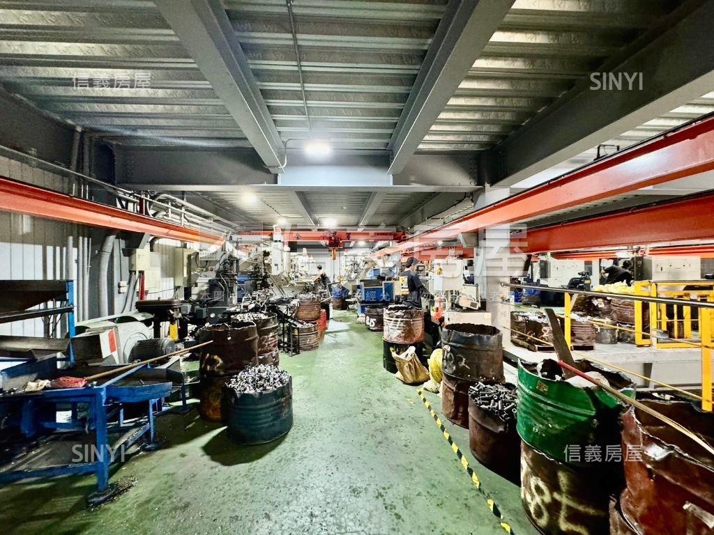 屋齡約４年內優質大里廠辦房屋室內格局與周邊環境
