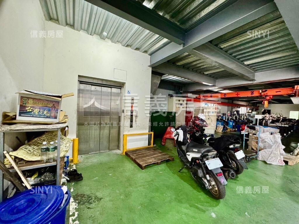 屋齡約４年內優質大里廠辦房屋室內格局與周邊環境