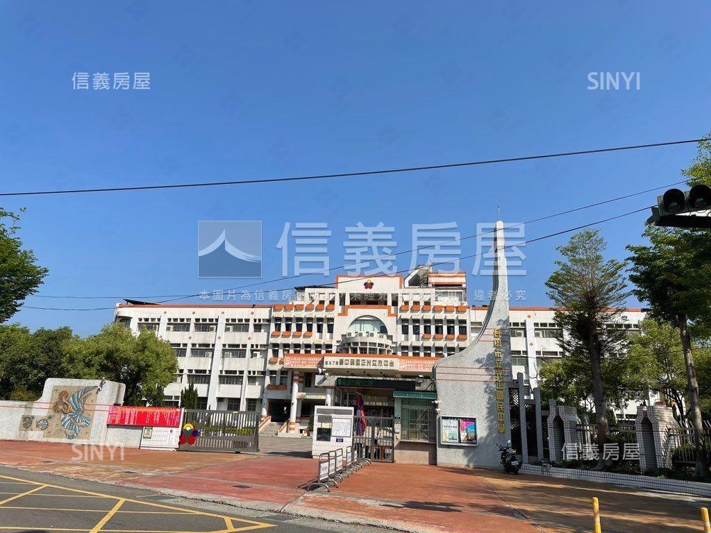 屋齡約４年內優質大里廠辦房屋室內格局與周邊環境