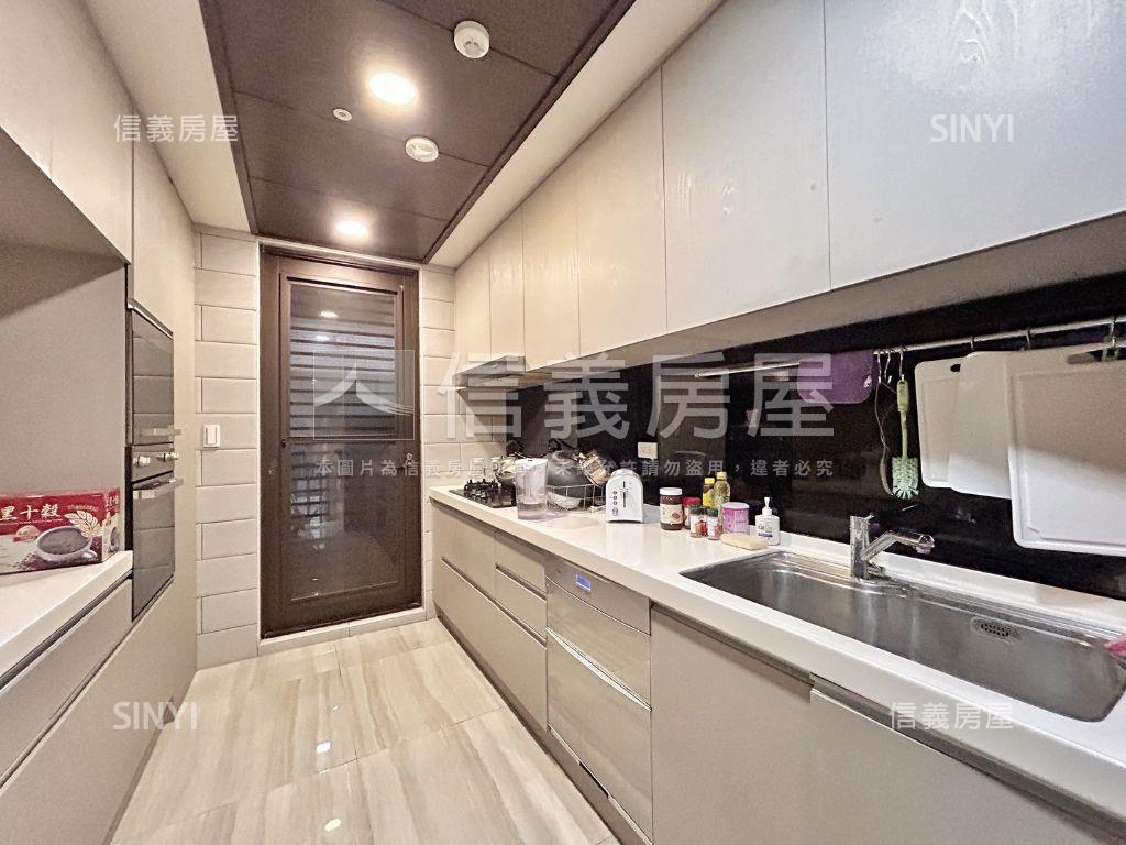 Ａ９世界首席２５樓豪邸房屋室內格局與周邊環境