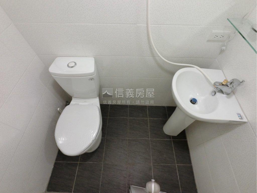 中國醫收租四套美寓房屋室內格局與周邊環境