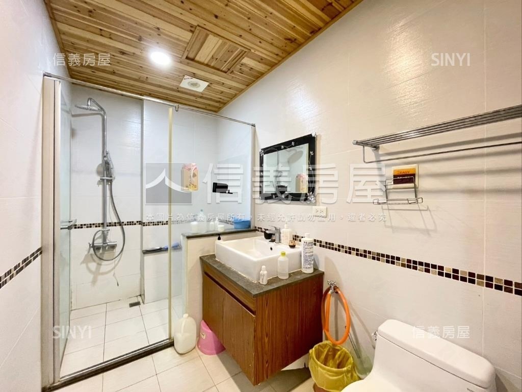 台南輕屋齡大地坪臨路別墅房屋室內格局與周邊環境