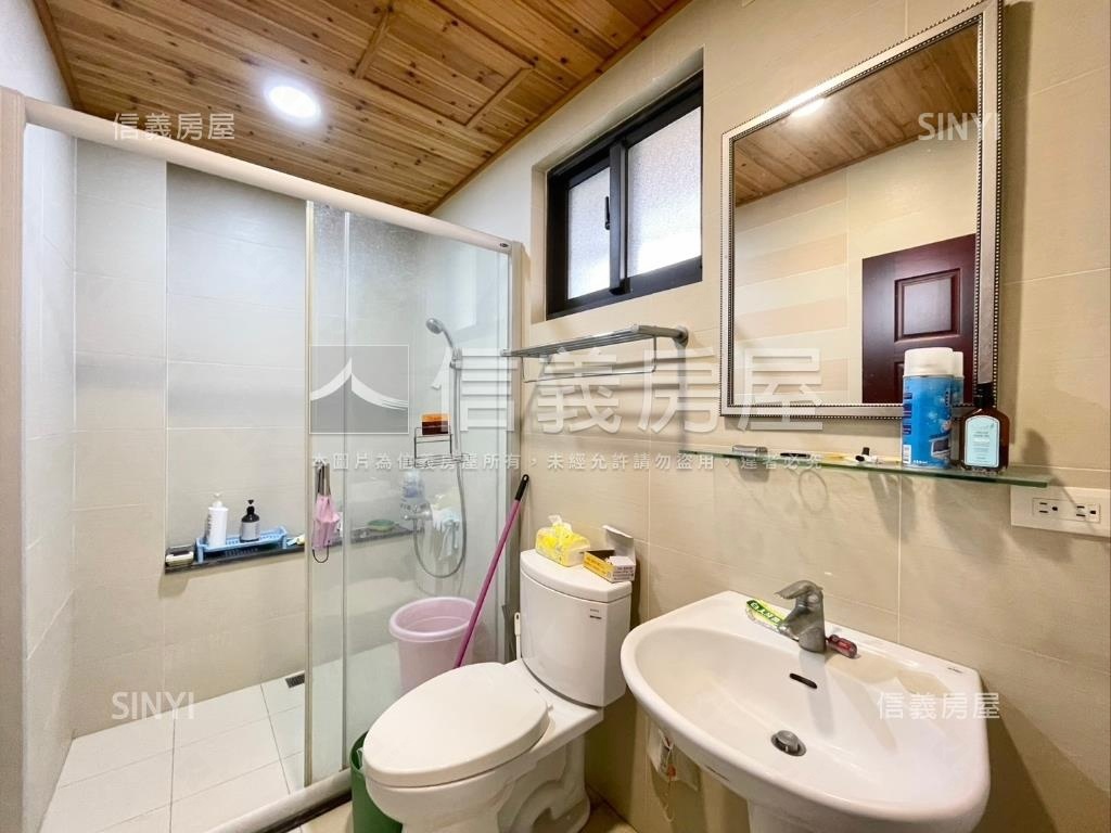 台南輕屋齡大地坪臨路別墅房屋室內格局與周邊環境