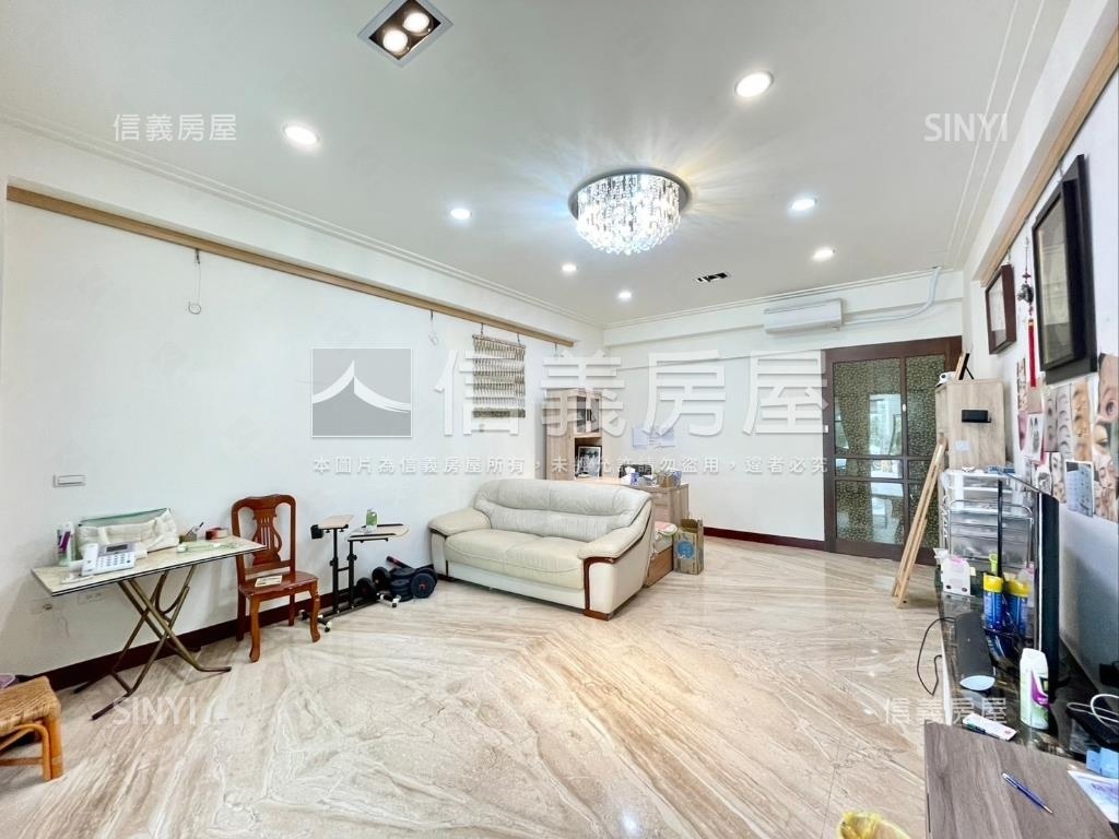 台南輕屋齡大地坪臨路別墅房屋室內格局與周邊環境