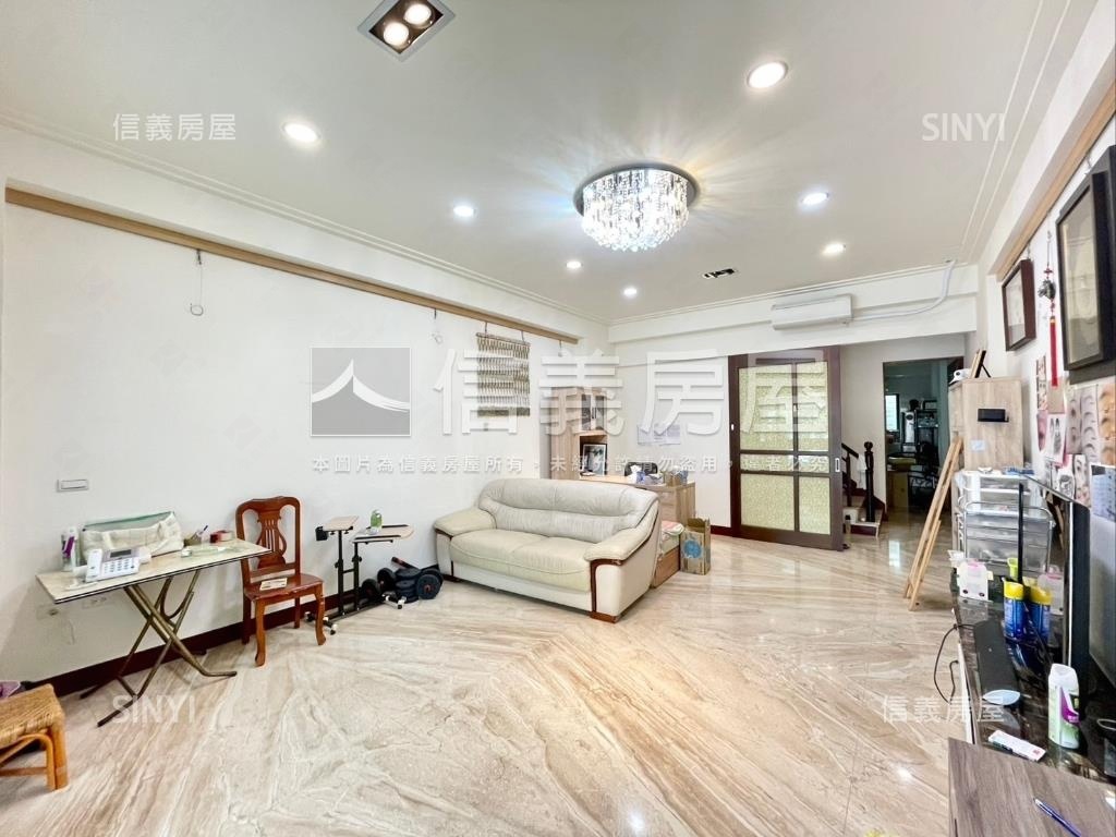 台南輕屋齡大地坪臨路別墅房屋室內格局與周邊環境