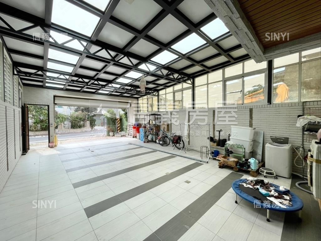 台南輕屋齡大地坪臨路別墅房屋室內格局與周邊環境