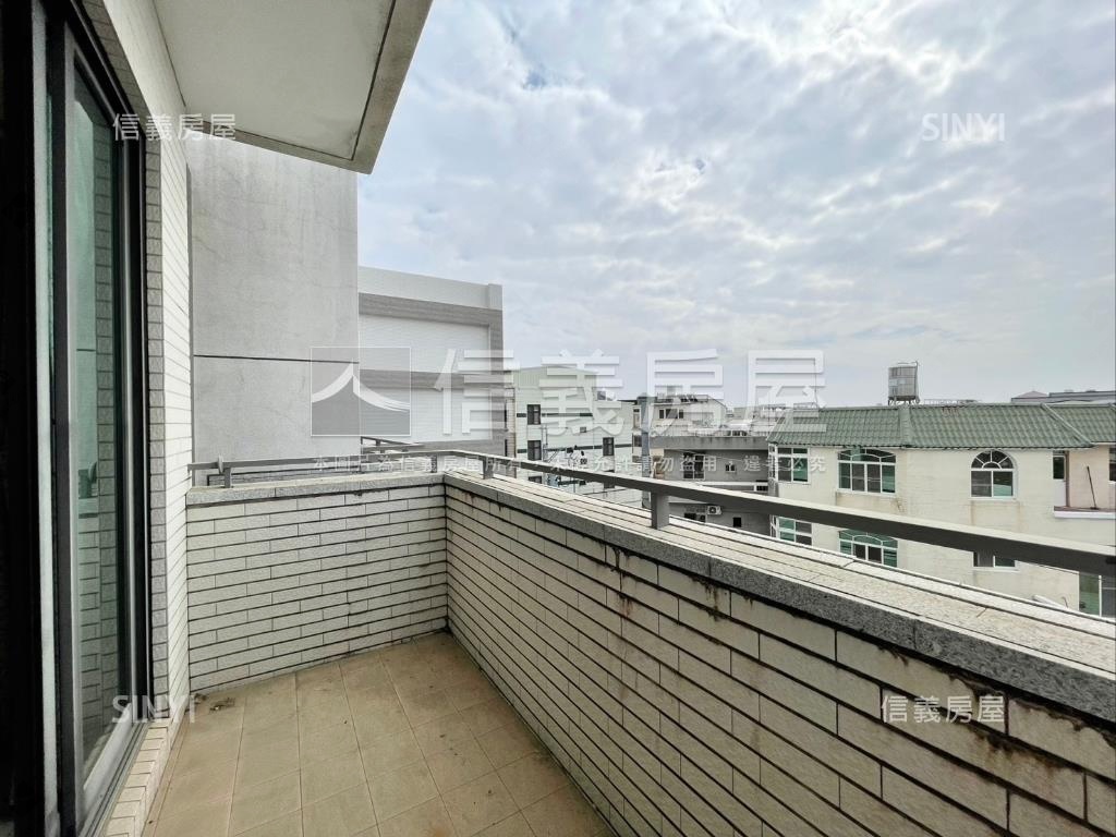 台南輕屋齡大地坪臨路別墅房屋室內格局與周邊環境