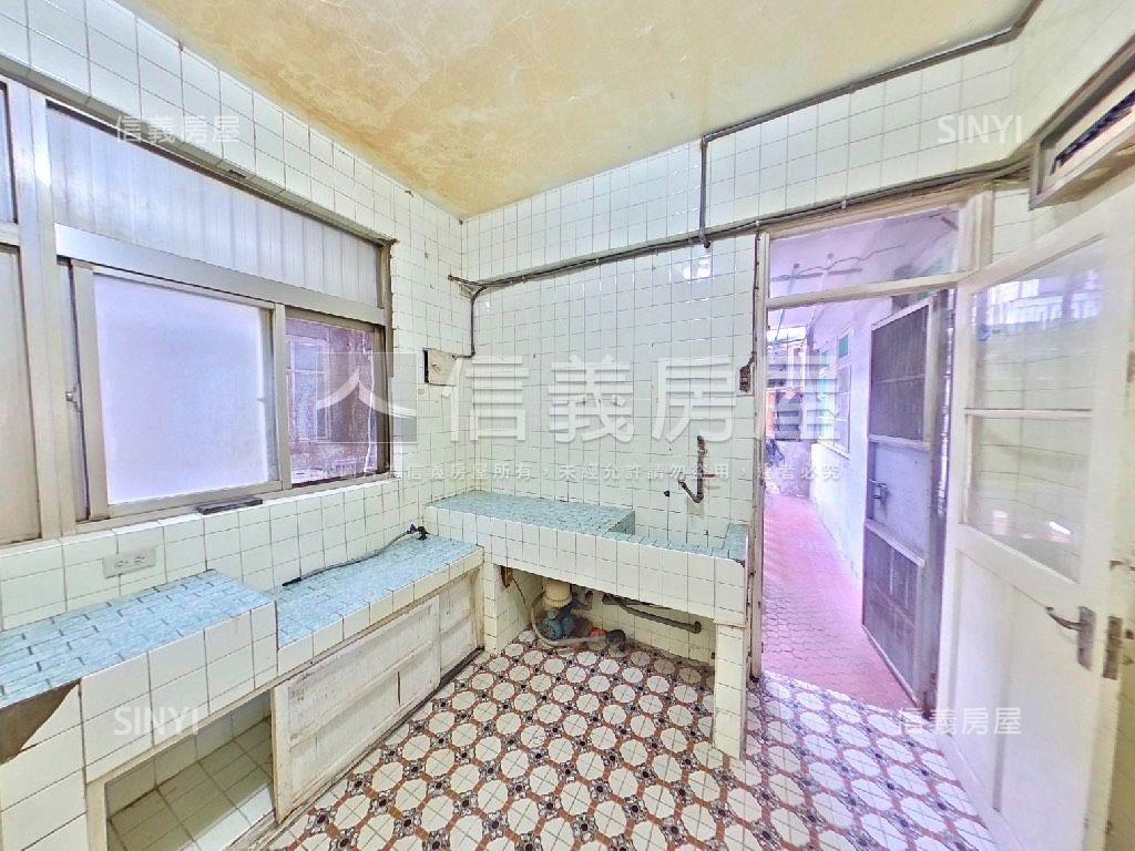 忠孝敦化邊間２樓房屋室內格局與周邊環境