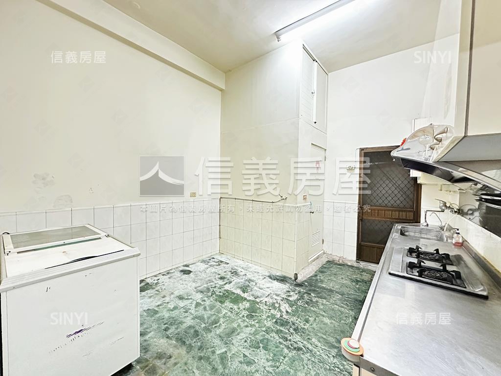 近空中鳳城住商用優質透店房屋室內格局與周邊環境