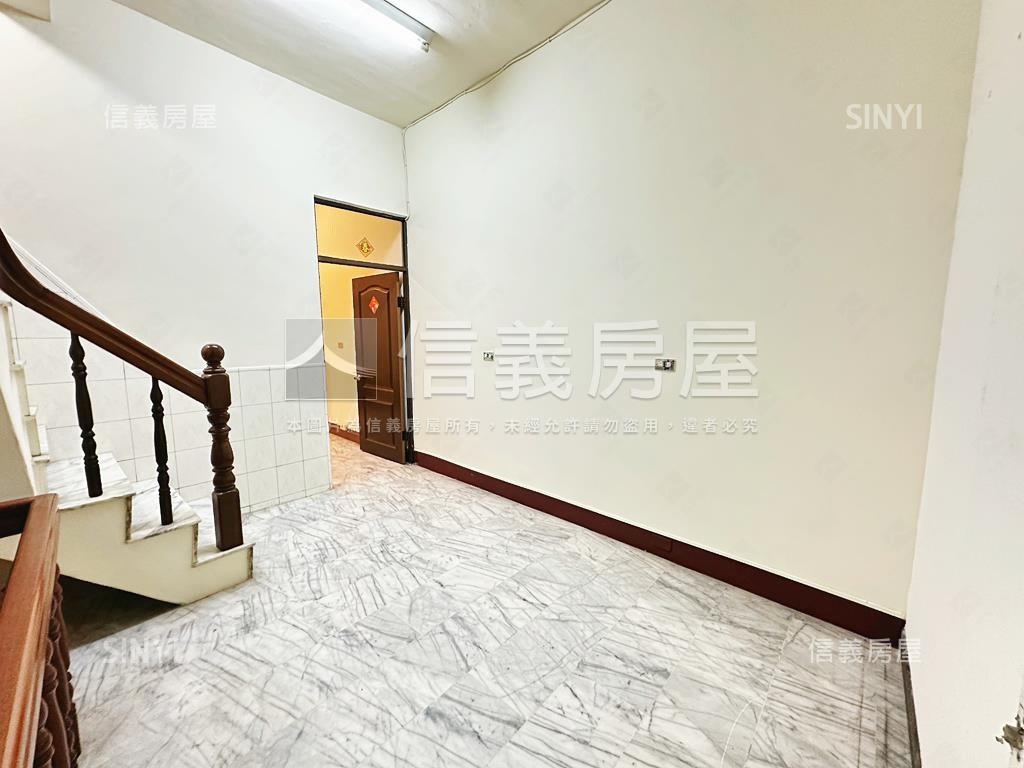 近空中鳳城住商用優質透店房屋室內格局與周邊環境