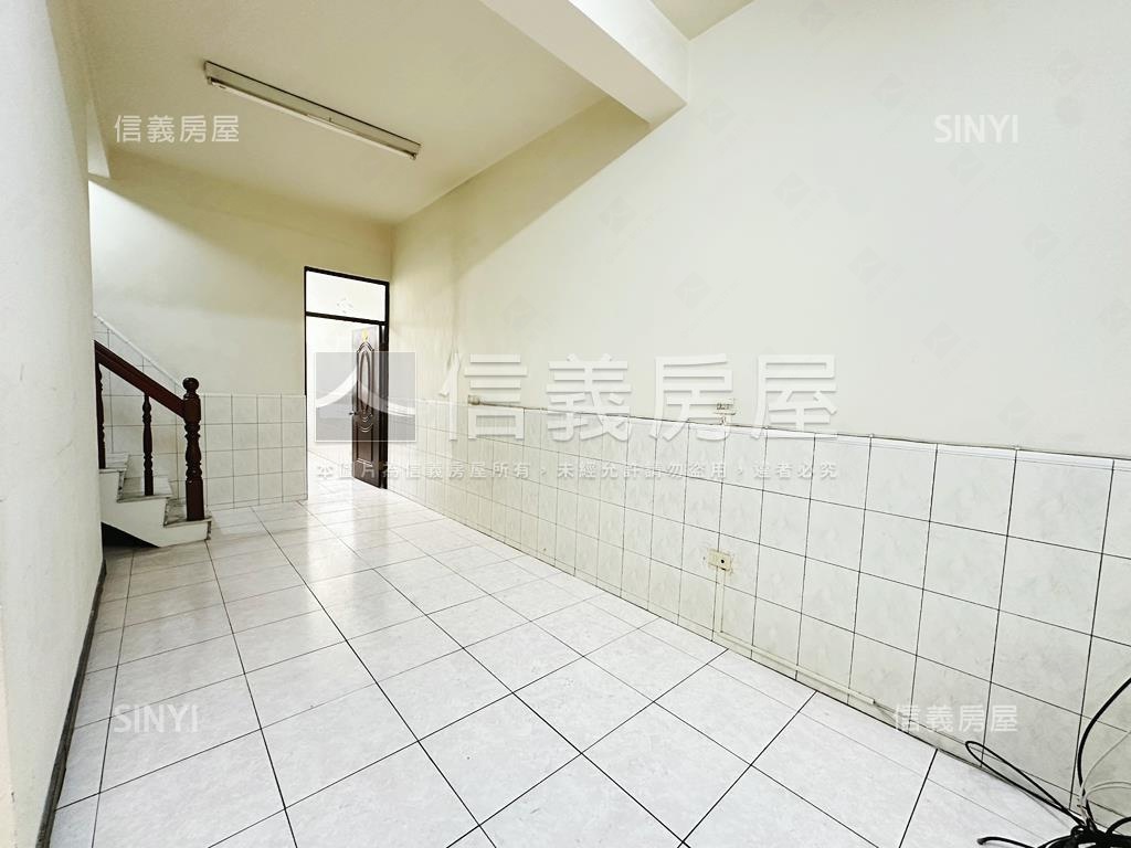 近空中鳳城住商用優質透店房屋室內格局與周邊環境