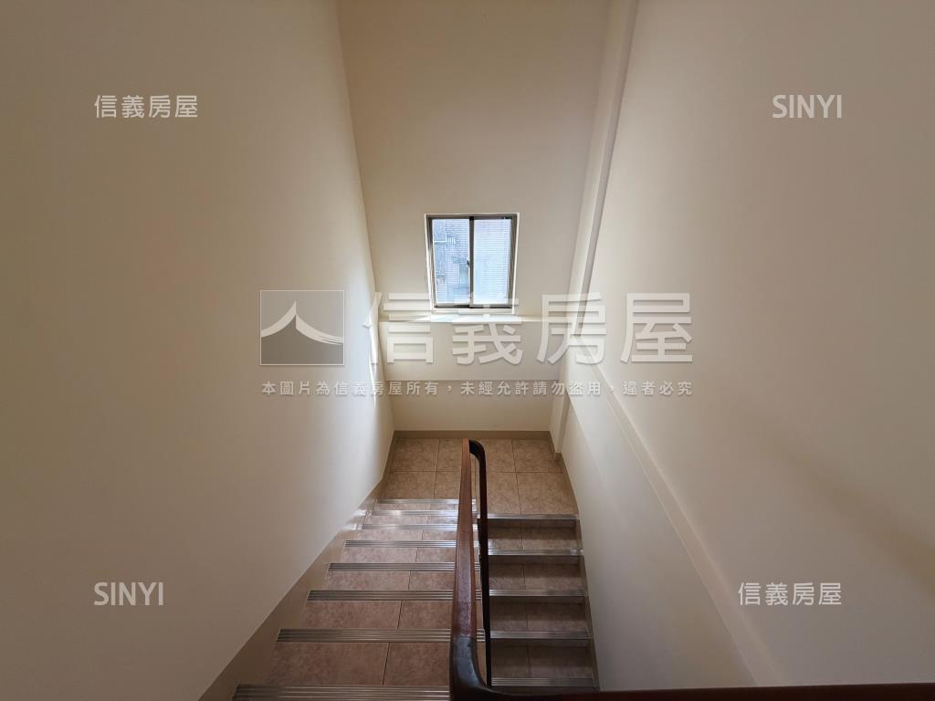 近百坪五房雙車透天房屋室內格局與周邊環境