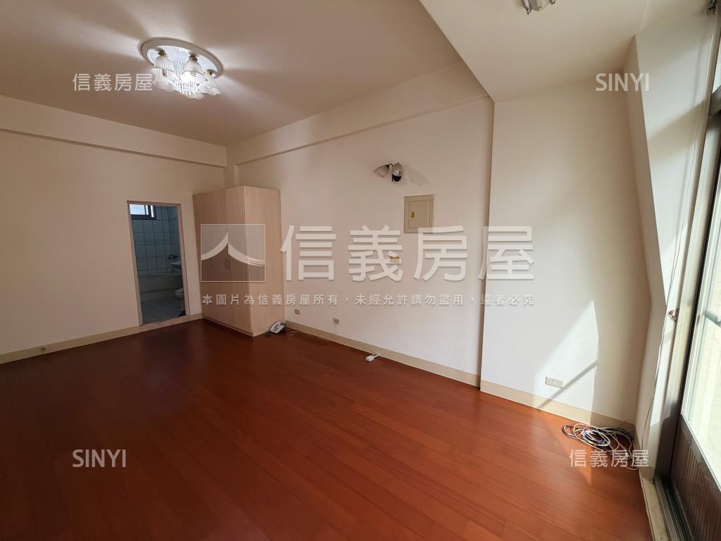 近百坪五房雙車透天房屋室內格局與周邊環境