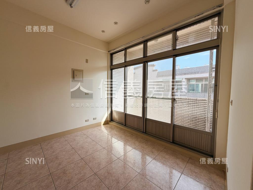 近百坪五房雙車透天房屋室內格局與周邊環境