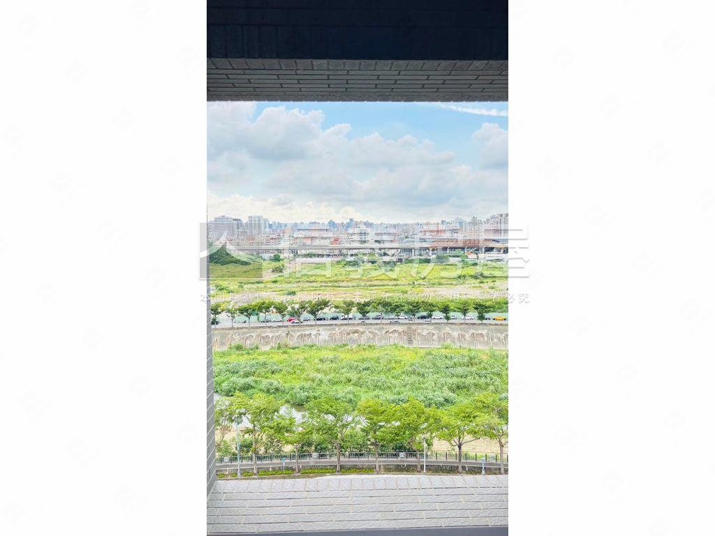 植幸福高樓層三房屋主誠售房屋室內格局與周邊環境