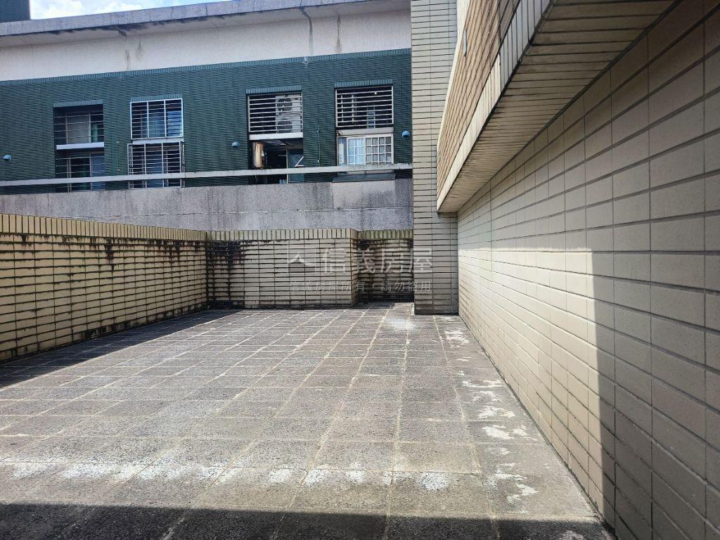 松山寶吉頂樓三戶房屋室內格局與周邊環境