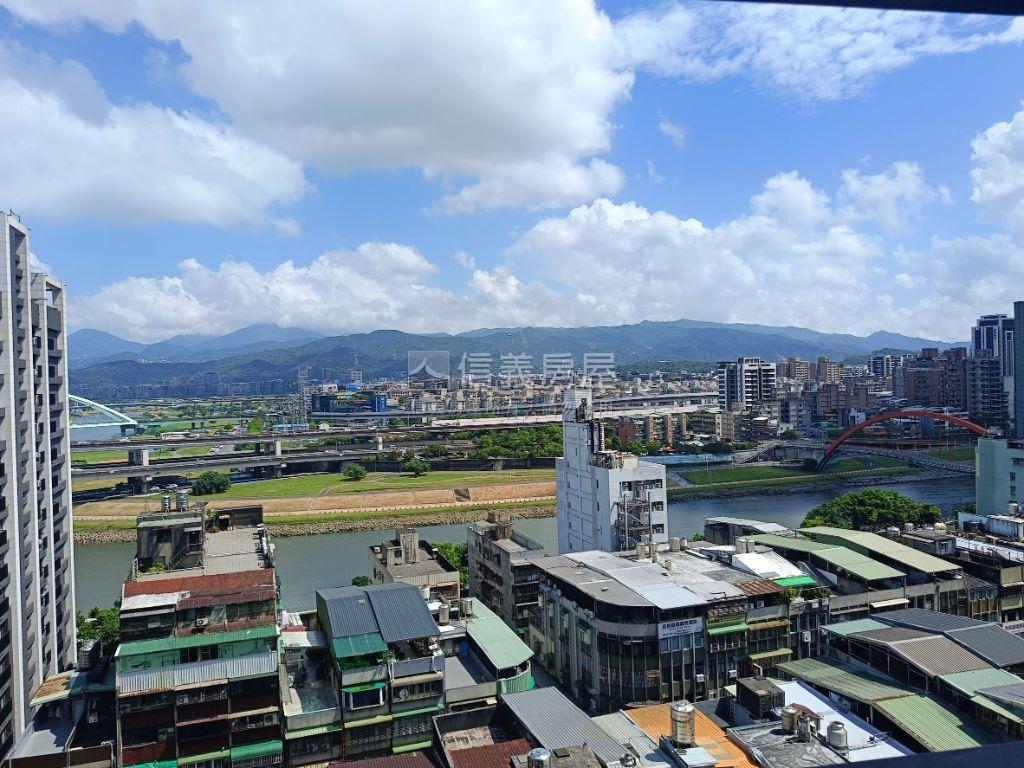 松山寶吉頂樓三戶房屋室內格局與周邊環境