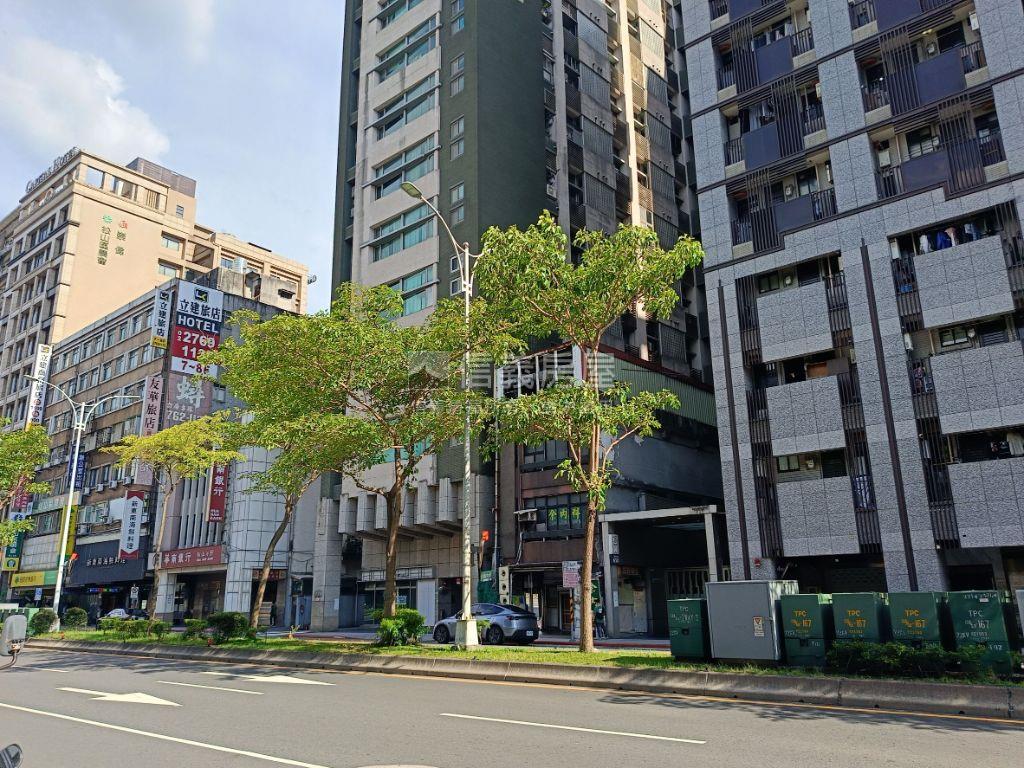 松山寶吉頂樓三戶房屋室內格局與周邊環境
