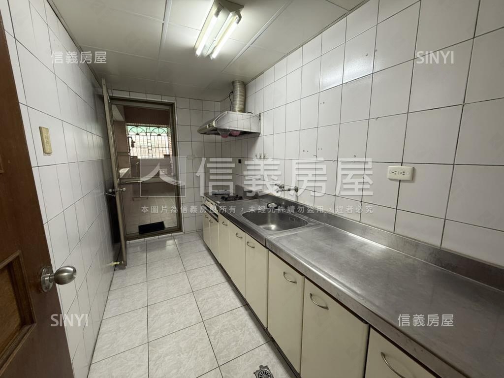 大鵬甲區朝南邊間三房房屋室內格局與周邊環境