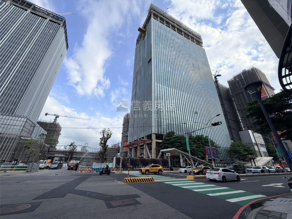 都廳大院Ｆ棟高樓三房車位房屋室內格局與周邊環境