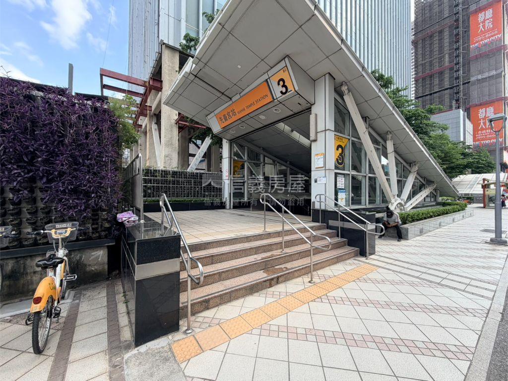 都廳大院Ｆ棟高樓三房車位房屋室內格局與周邊環境