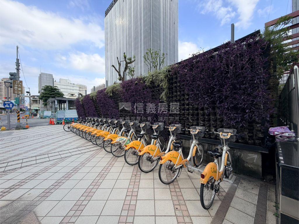 都廳大院Ｆ棟高樓三房車位房屋室內格局與周邊環境