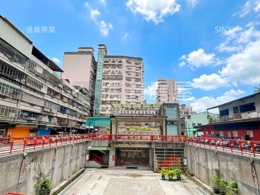 千秋萬世３房附車位房屋室內格局與周邊環境