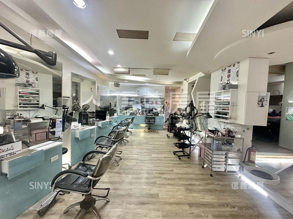 近華勛市場雙併大面寬店面房屋室內格局與周邊環境