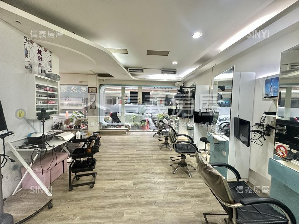 近華勛市場雙併大面寬店面房屋室內格局與周邊環境