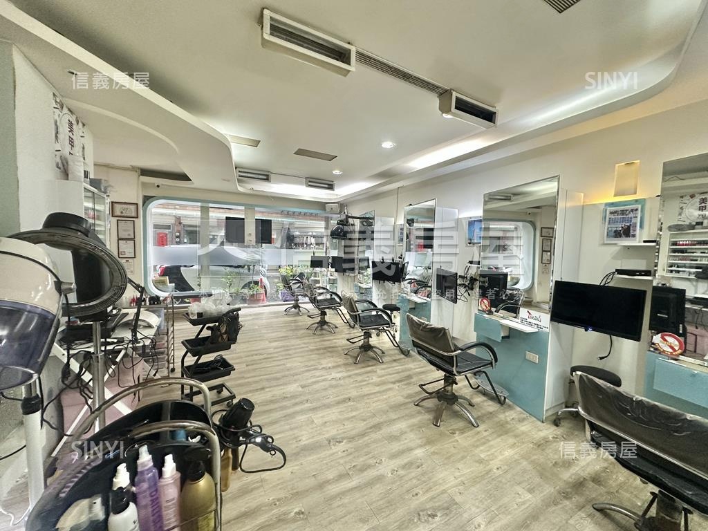 近華勛市場雙併大面寬店面房屋室內格局與周邊環境