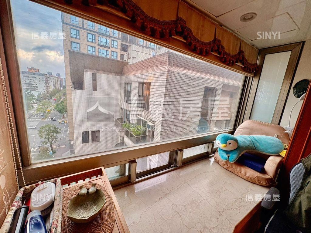 紀念館旁大空間兩房房屋室內格局與周邊環境