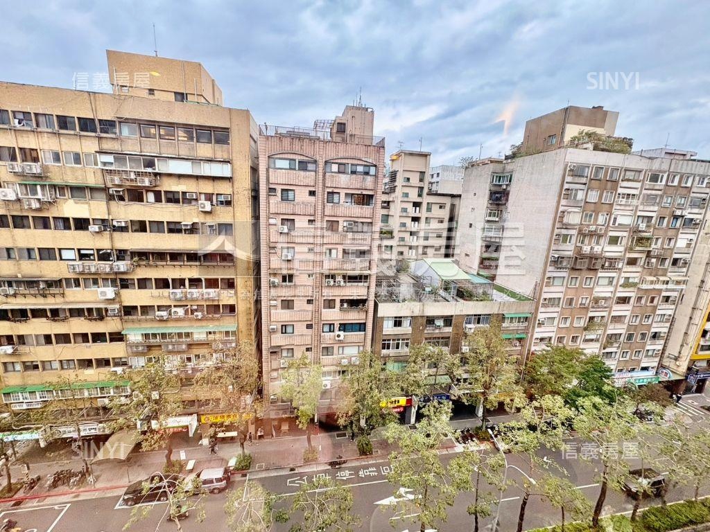 紀念館旁大空間兩房房屋室內格局與周邊環境