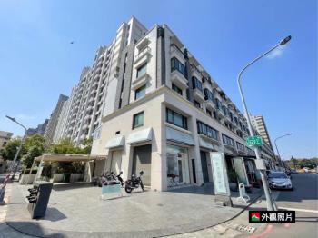 先鋒路．角窗醒目金店面