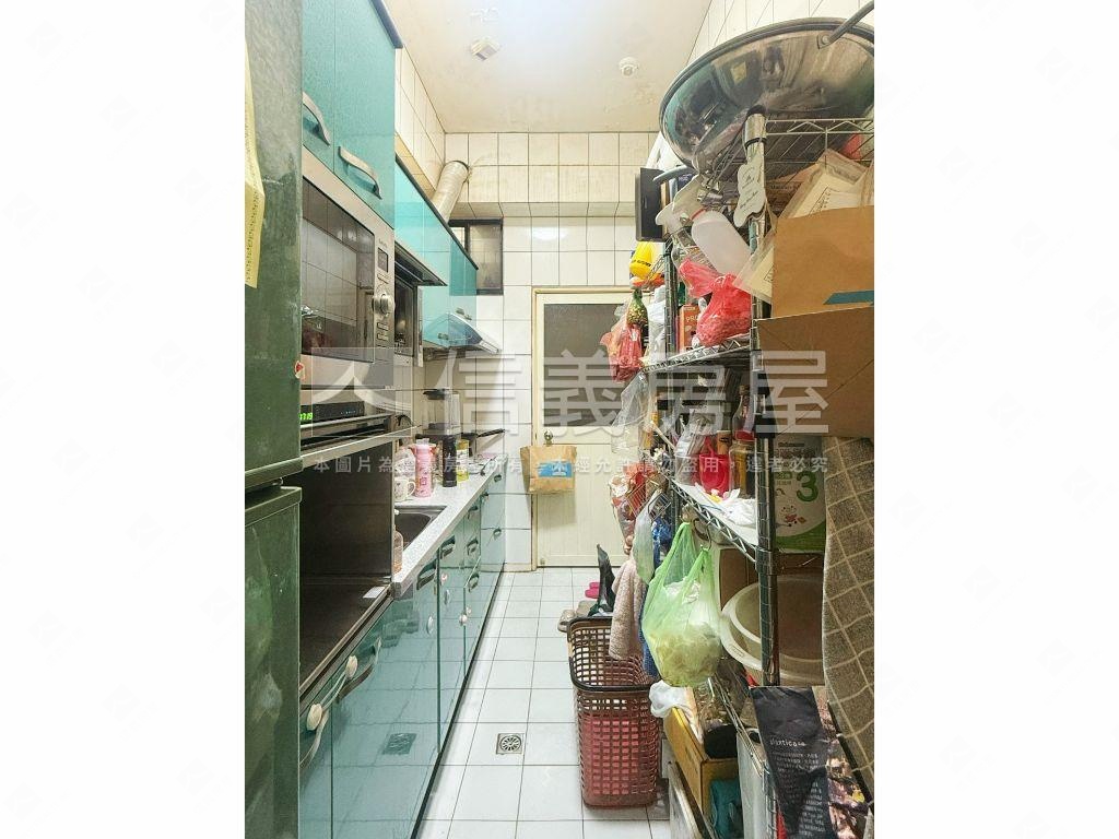 鄰尖山公園，三房坡平車位房屋室內格局與周邊環境