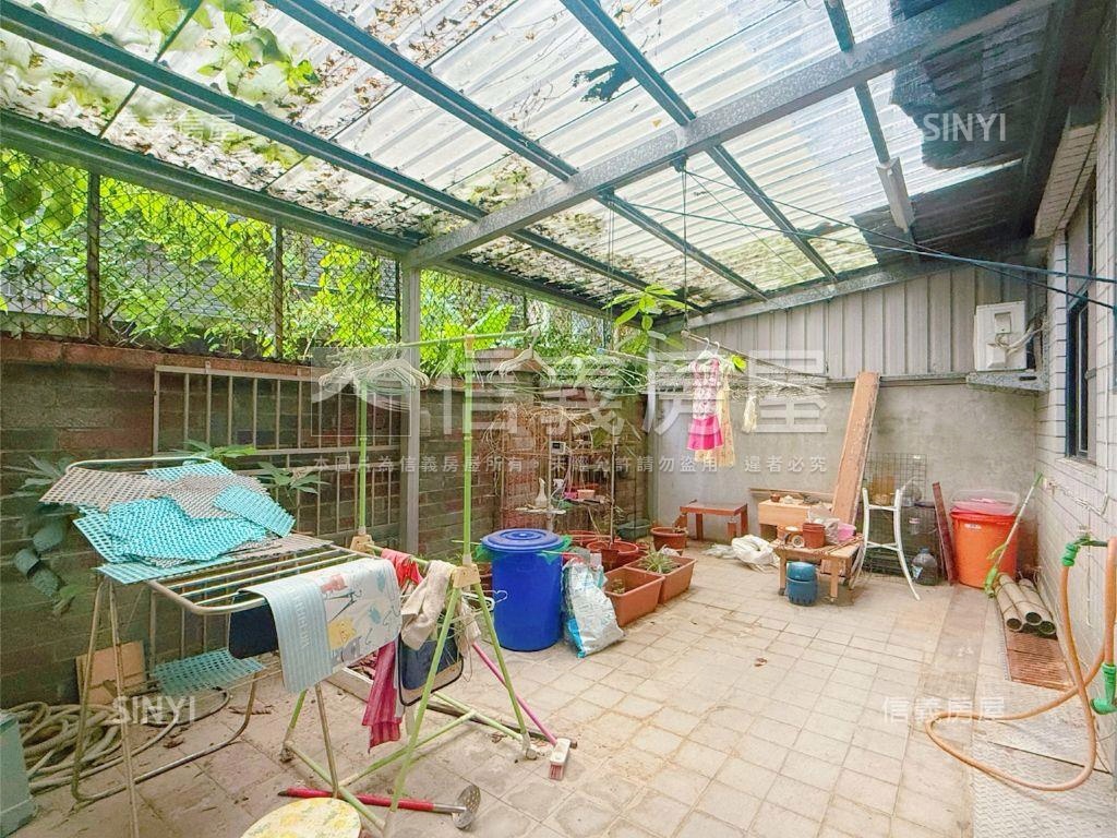 鄰尖山公園，三房坡平車位房屋室內格局與周邊環境