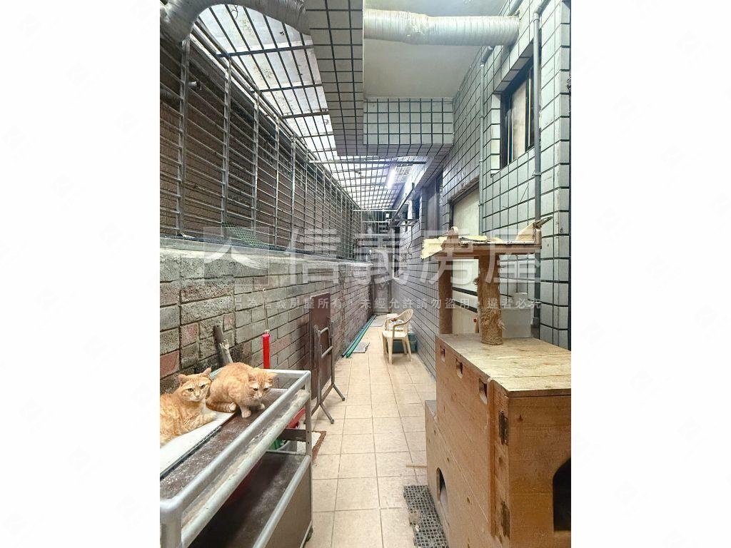 鄰尖山公園，三房坡平車位房屋室內格局與周邊環境