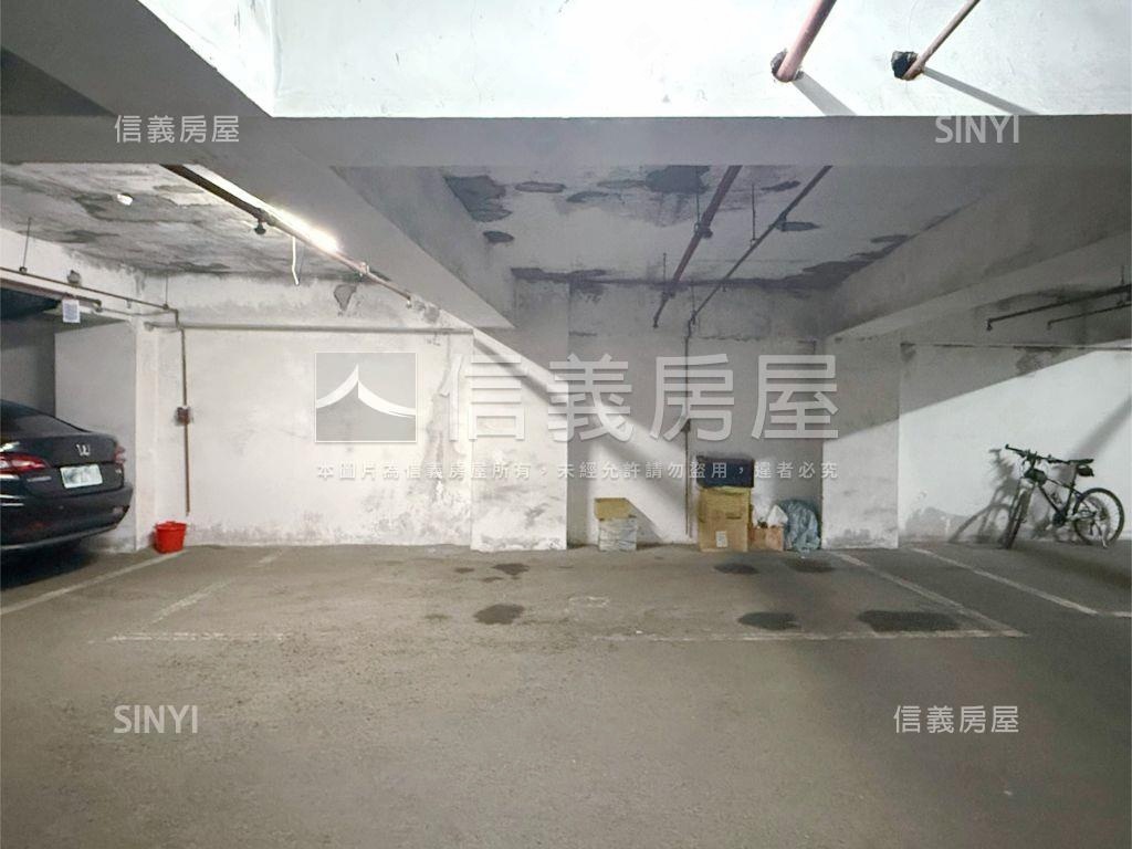 鄰尖山公園，三房坡平車位房屋室內格局與周邊環境