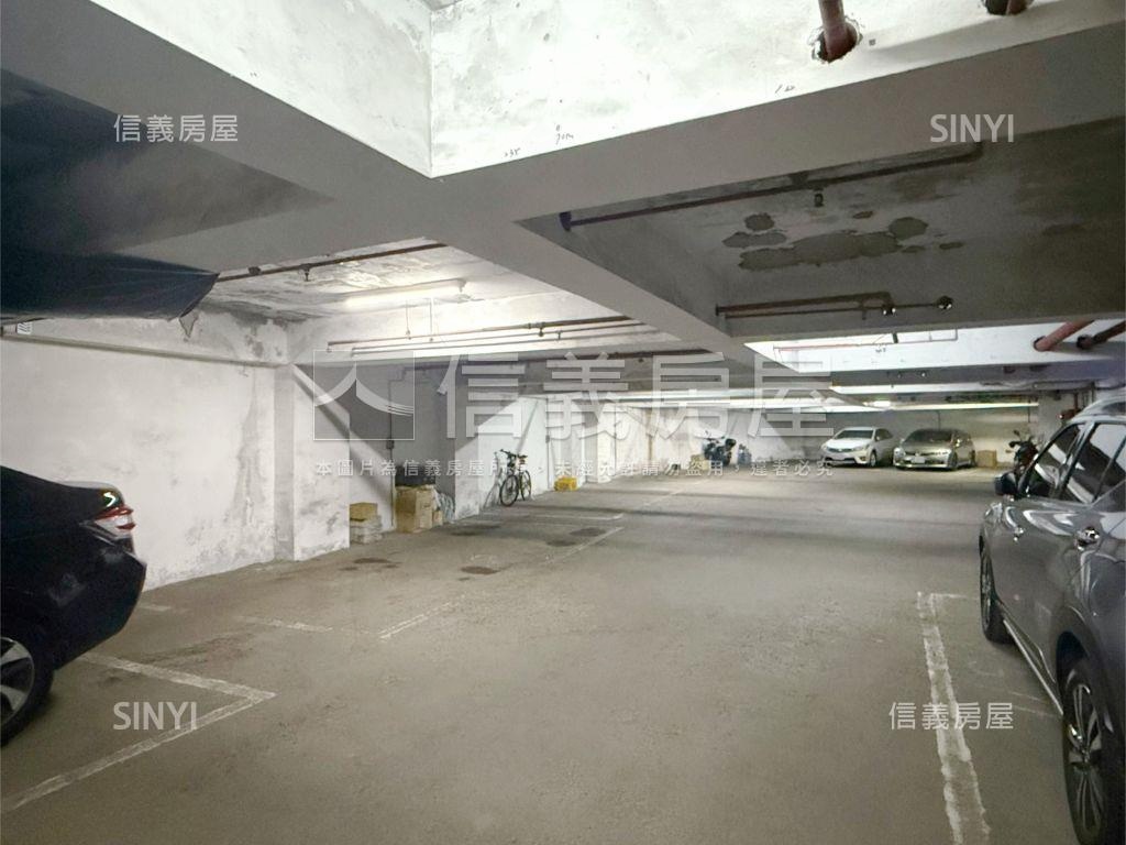 鄰尖山公園，三房坡平車位房屋室內格局與周邊環境