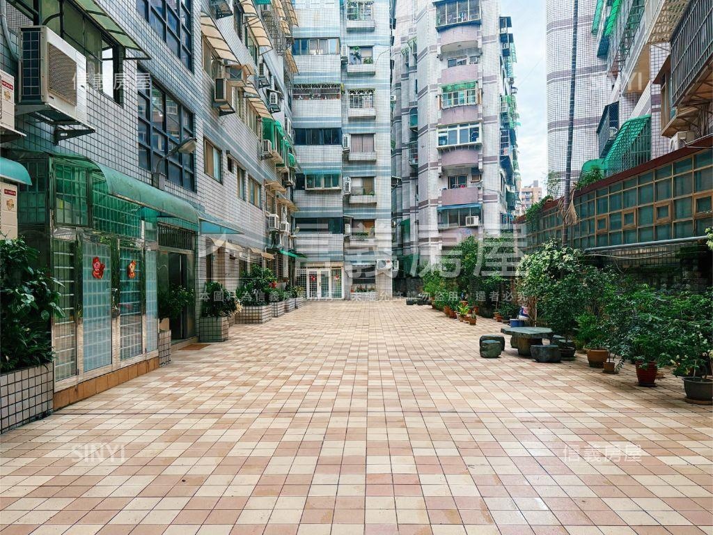 鄰尖山公園，三房坡平車位房屋室內格局與周邊環境